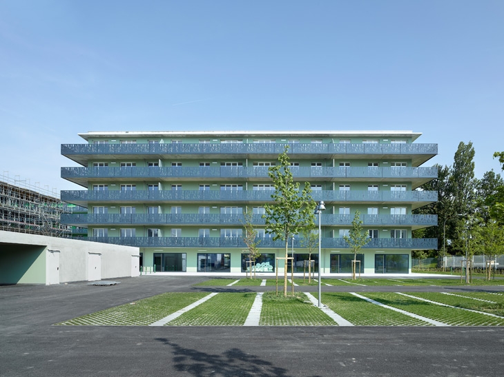 Bâtiment de 90 logements, chemin de la Coupe Gordon-Bennett, Vernier, Genève.
Directeur de projet, collaborateur chez LRS architectes, Genève.