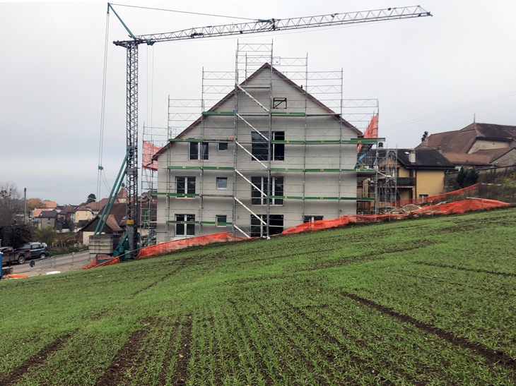 Construction d'une maison de six logements à Valeyres-sous-Rances, Vaud.
Maître de l’ouvrage : privé.