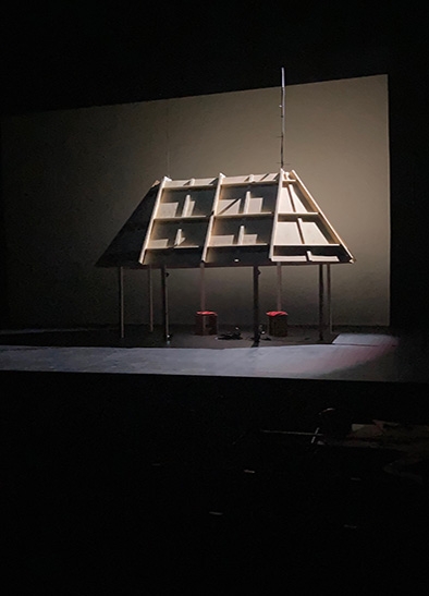 Décor de théâtre pour une performance immersive.
En collaboration avec Eliza Levy.