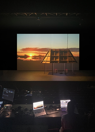 Décor de théâtre pour une performance immersive.
En collaboration avec Eliza Levy.