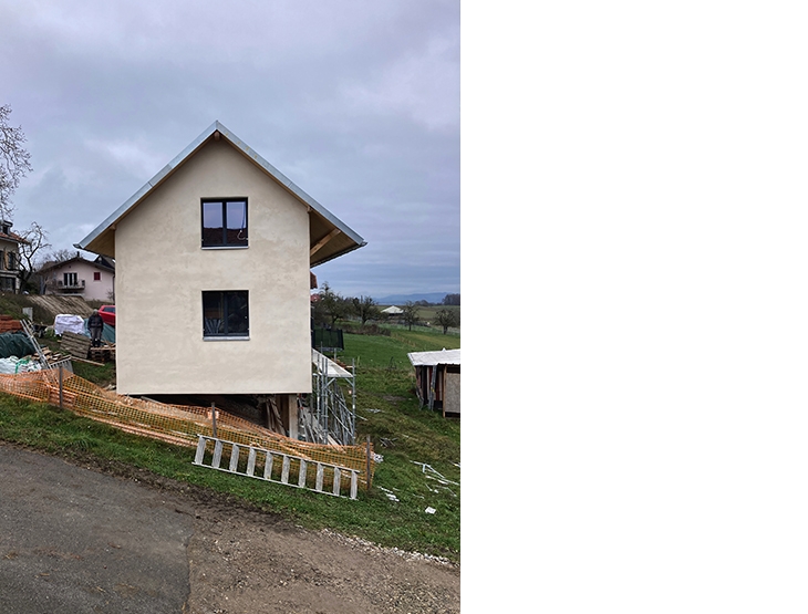 Projet pour deux très petites maisons en paille avec un bassin naturel, Surpierre, Fribourg.