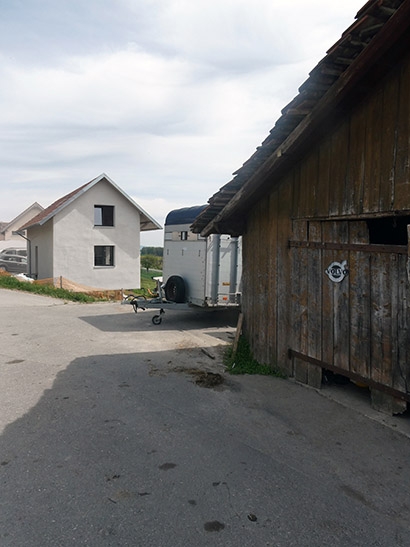 Projet pour deux micro-maisons en paille porteuse à Surpierre, Fribourg.